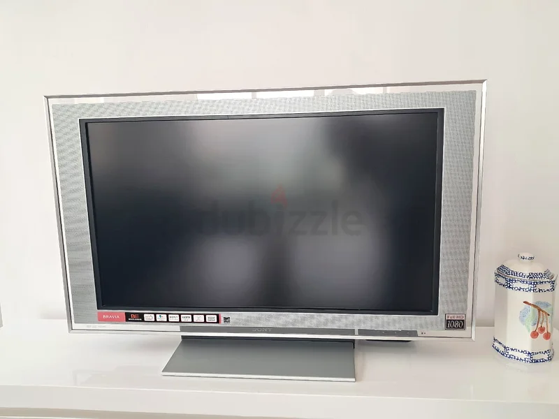 Sleek 43-inch LED TV in Immaculate Condition63198146226689111