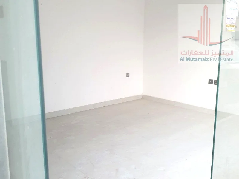 محل للإيجار السنوي في موقع ممتاز مقابل 12000 سنويًا،63219812587778114