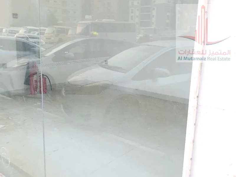 محل للإيجار السنوي في موقع ممتاز مقابل 12000 سنويًا،63219812587778113