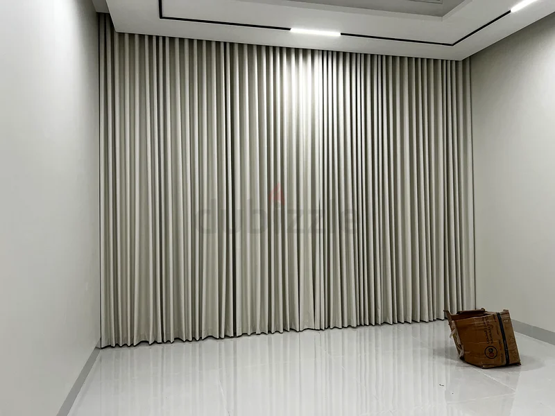 Curtain with installation63192100817539111