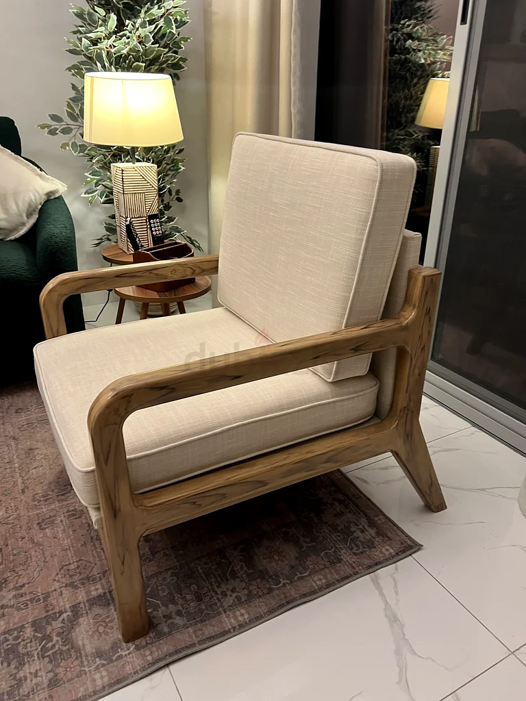 Off-white wooden accent chair63179391851907111