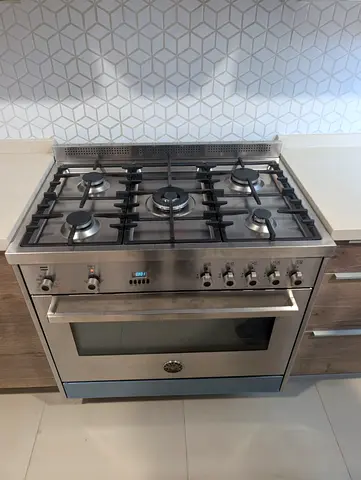 Bertazoni Gas electric combination cooker same like new Italian brand