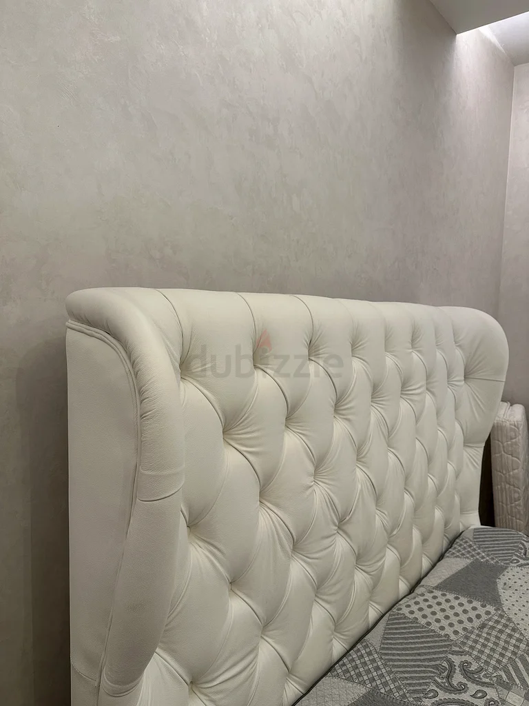 Luxury Upholstered Queen-Sized Bed with Tufted Headboard  Mattress for Sale63222341778434111