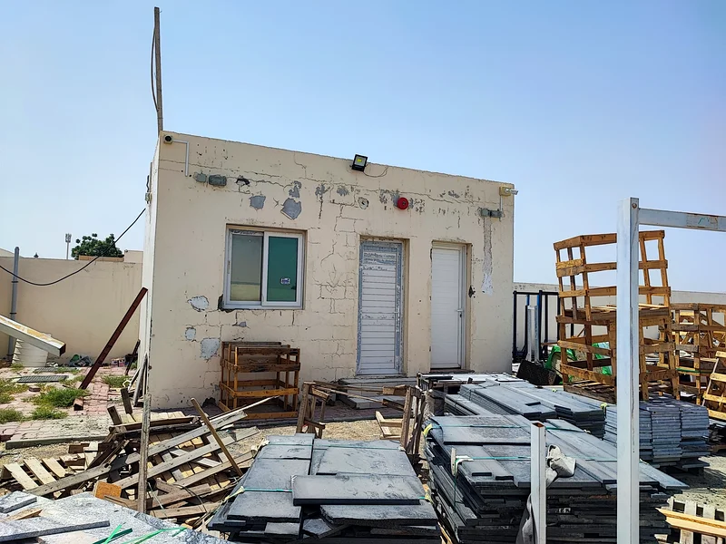 ساحة مفتوحة بمساحة 10000 قدم مربع، كهرباء 20 كيلو واط، مكتب، جدار فاصل في السجا، الشارقة63219812099458111