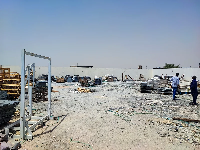 ساحة مفتوحة بمساحة 10000 قدم مربع، كهرباء 20 كيلو واط، مكتب، جدار فاصل في السجا، الشارقة63219812099458112