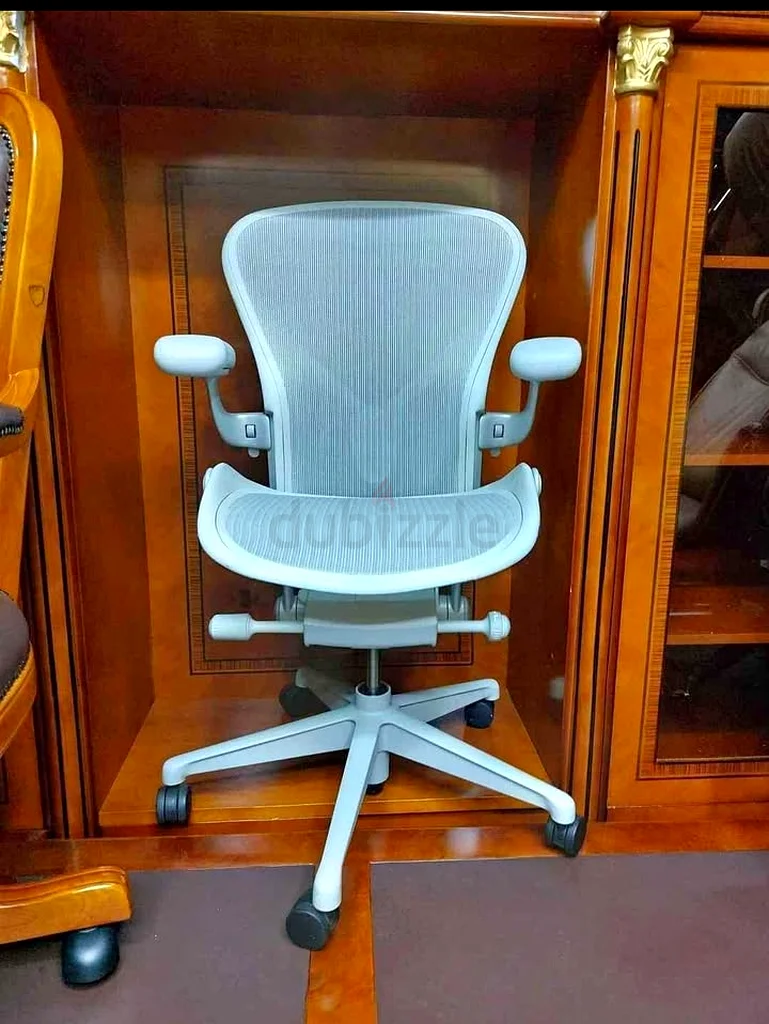 Comfort Meets Style: Ergonomic Office Chair for Sale!63216835222274111