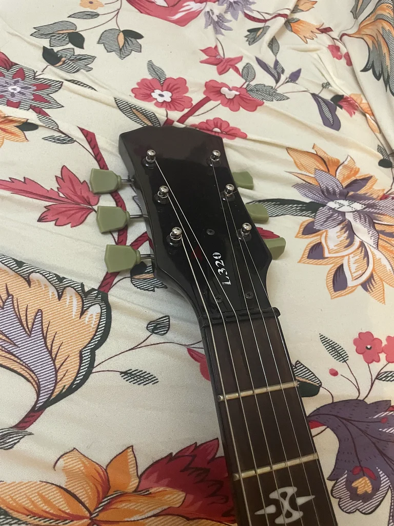 بيع/مقايضة جيتار كهربائي ستيج لس بول63174804283651112