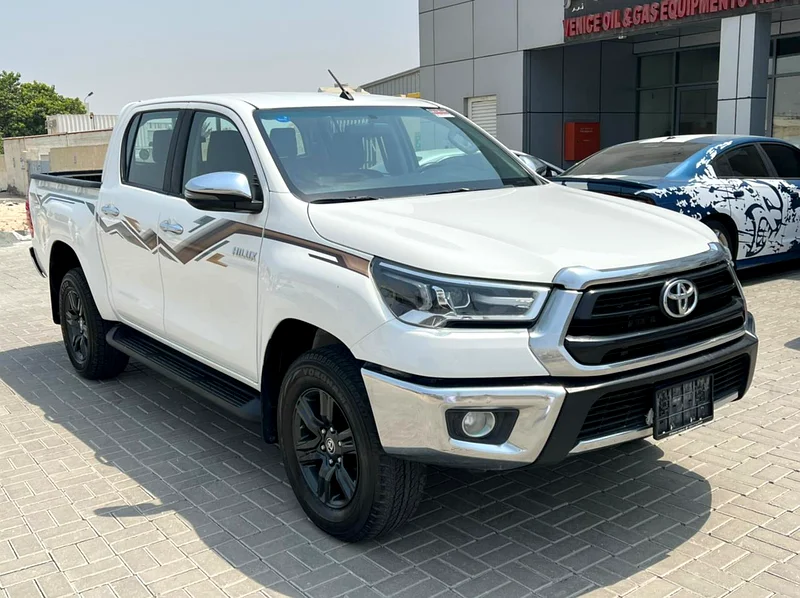 Toyota Hilux pickup GCC Full AUTOMATIC model 202463401313953923111