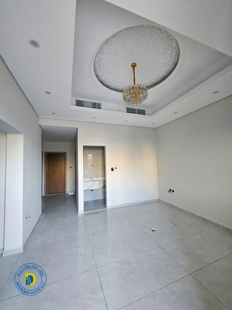 For sale, an unrepeatable opportunity, a 5-bedroom corner townhouse with a roof in Al Zahia , bank63251330656771113