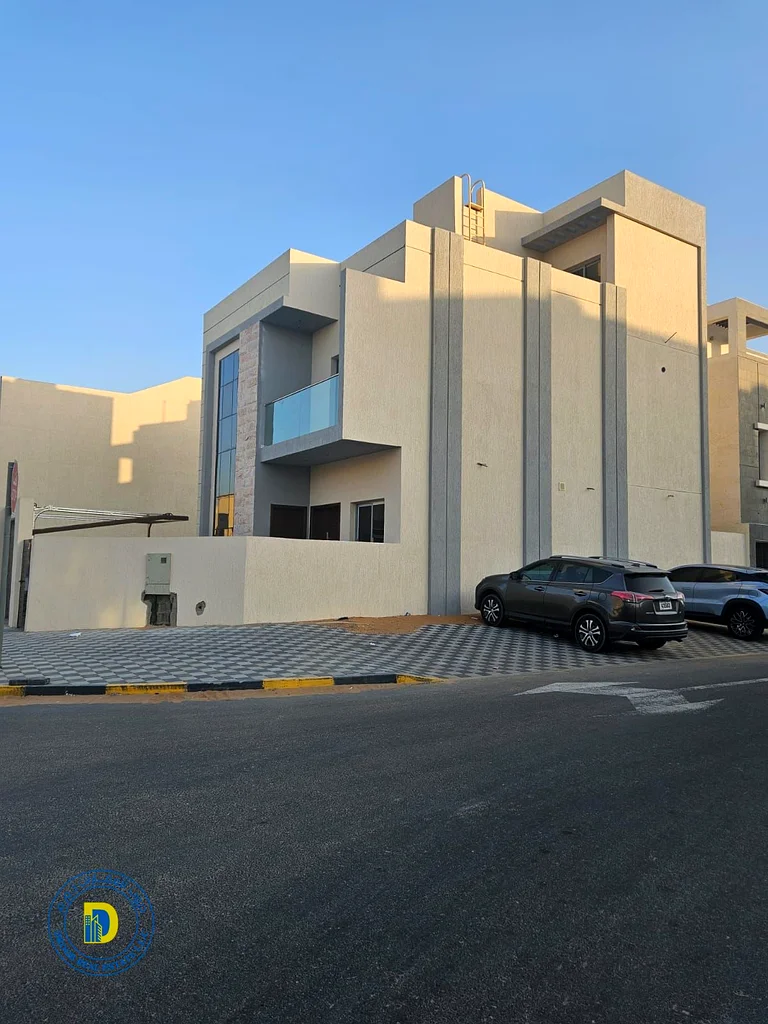 For sale, an unrepeatable opportunity, a 5-bedroom corner townhouse with a roof in Al Zahia , bank63251330656771111