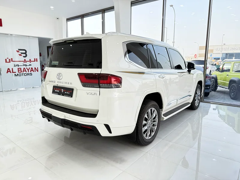 Toyota Land Cruiser VXR Twin Turbo, white / beige Gulf beige velvet, Al-Futtaim 202463401302772739112