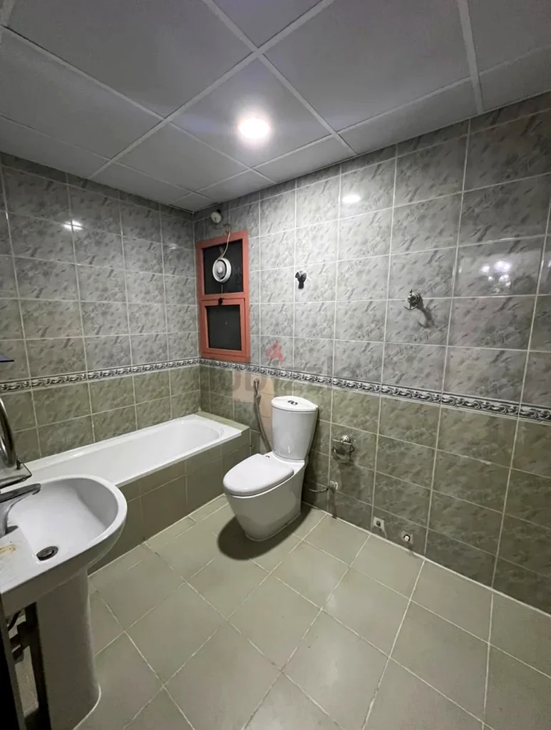 Bed space (shared with 1) available for executive bachelor in Al Garhoud near T1 MS - Free parking63218794250755112