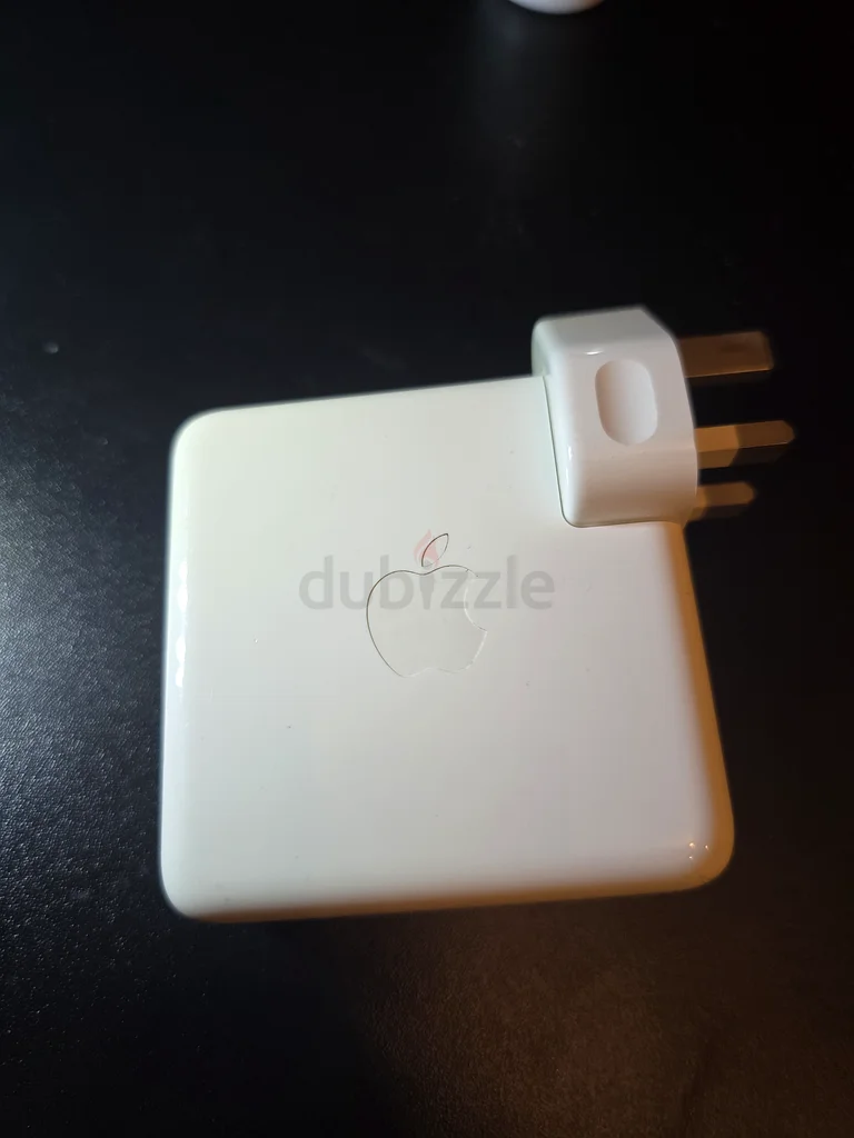 محول طاقة أصلي من Apple بقدرة 96 واط مع منفذ USB-C للشحن السريع63195632594691111