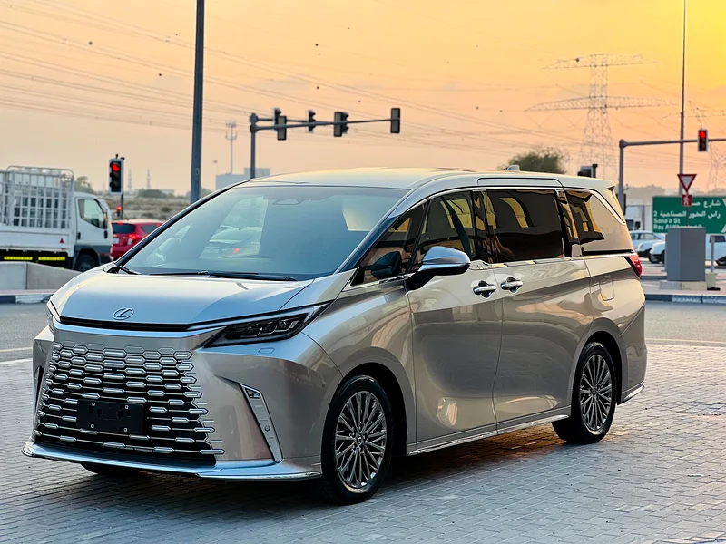 Lexus LM500 - 2023 | Japanese Specifications | Gray Exterior, Black Interior / 2,500 km63398633599489111