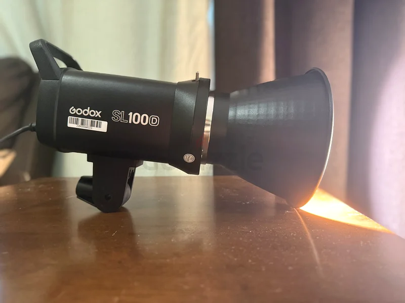 GODOX SL100D VIDEO LIGHT + GODOX GRID SOFTBOX (60x90CM) + E IMAGE CSTAND LCS-03S63203187538945112