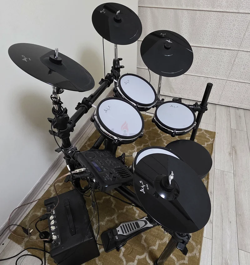 Alesis XD-750 Digital drum with 20W Cort Amplifier63202682592771112