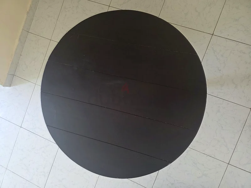Stylish Round Coffee Table with Sleek Design63179863585283112