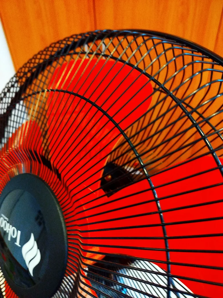 High-Performance Standing Fan - Stay Cool This Summer!63188646318465114