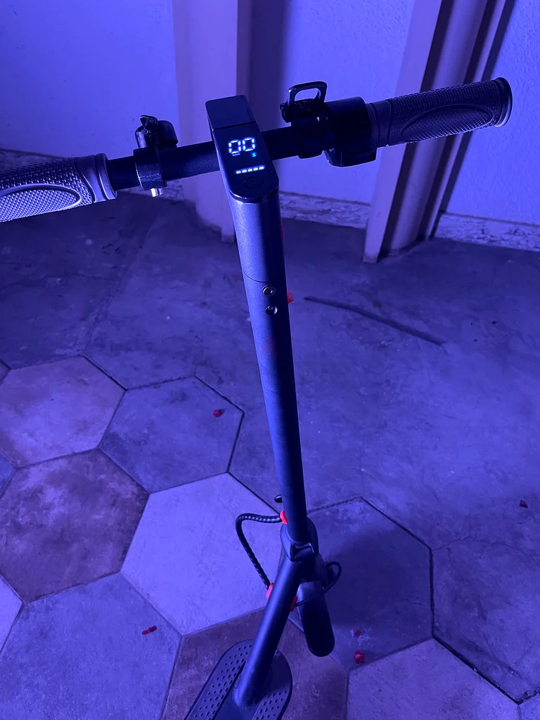 High-Tech Electric Scooter with LED Display63198631209731113