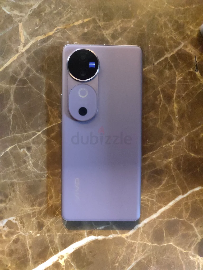 Stylish Smartphone with Stunning Display63190621168513112