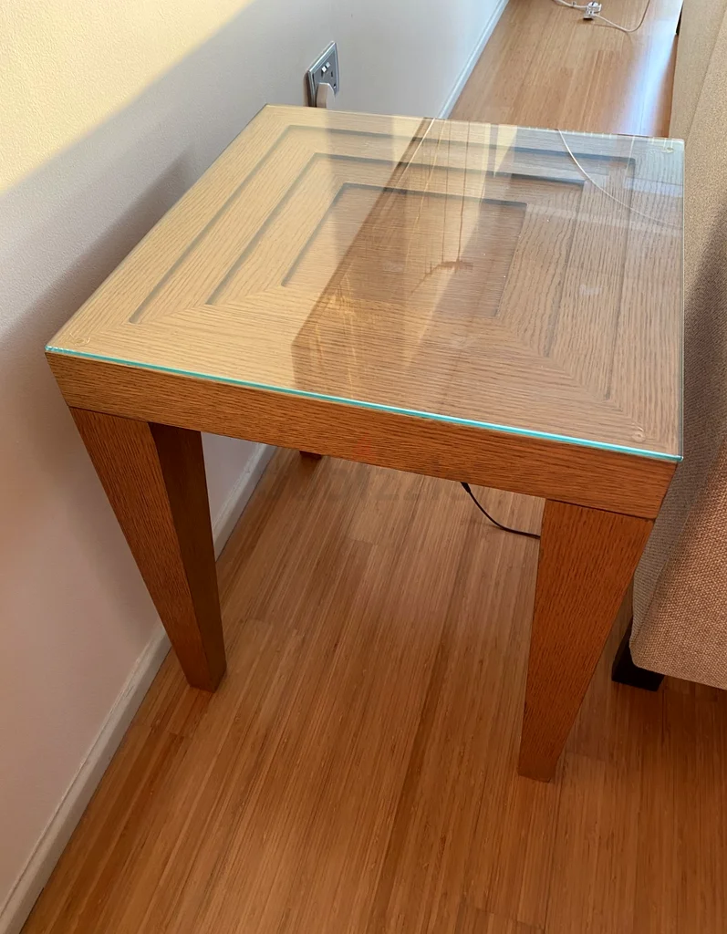طاولة طعام أنيقة بسطح زجاجي وإطار خشبي (لتناول الطعام، وطاولة قهوة جانبية)63185747950723112