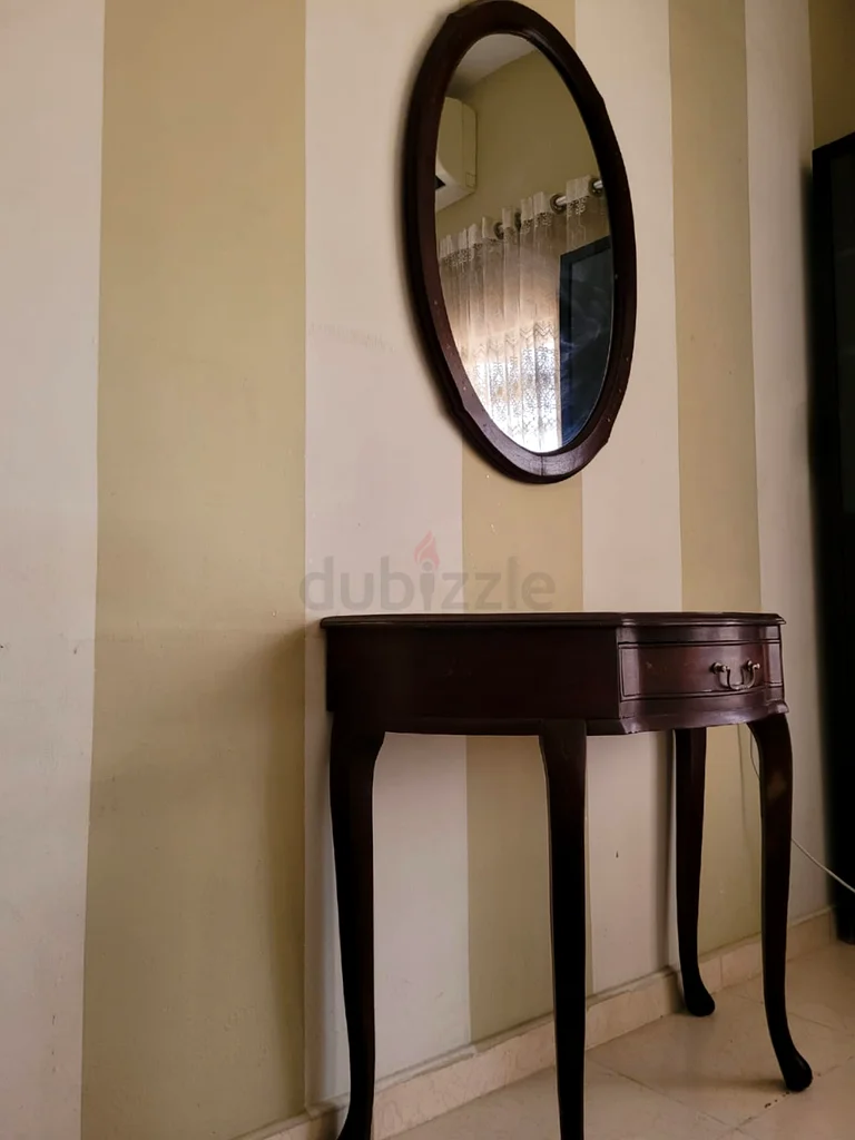 مرآة مع طاولة وحدة تحكم63187692085634112