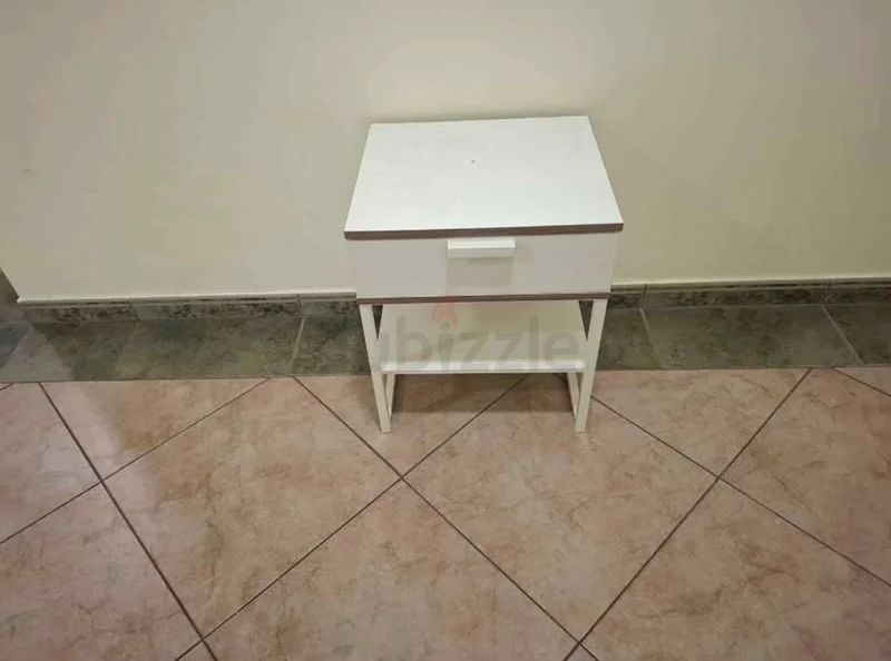 Sleek White Nightstand with Drawer - Perfect for Any Bedroom63218317121538111