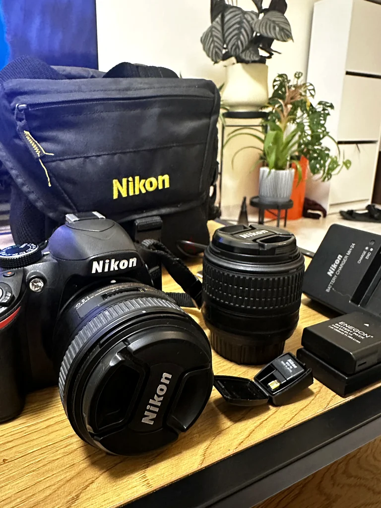 Nikon D3200 with 2 lenses, 2 backup battery + wireless photo transfer device63201693887491111