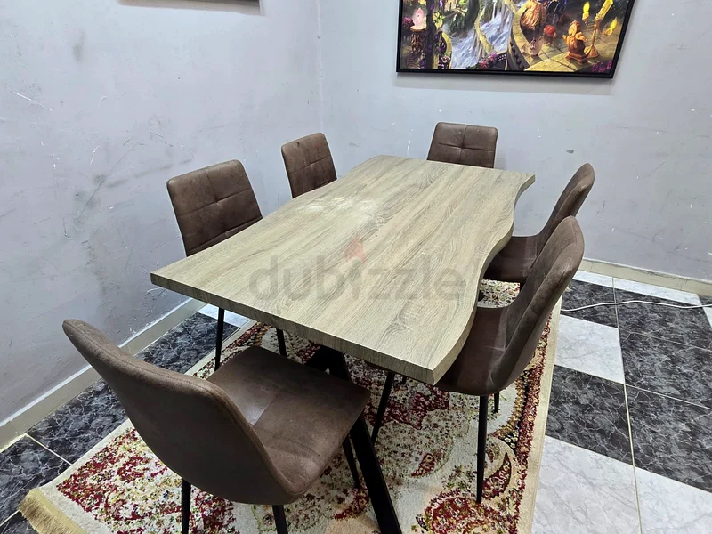 Dining table very good condition63179388991361113