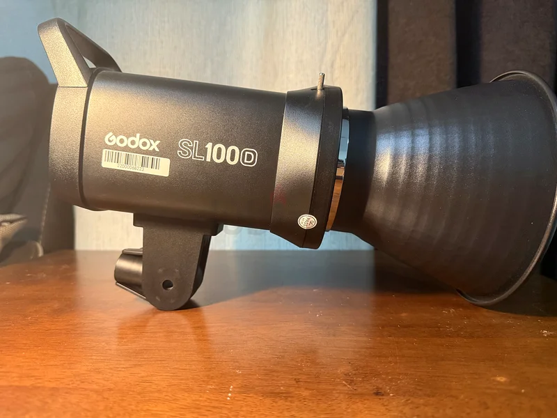 GODOX SL100D VIDEO LIGHT + GODOX GRID SOFTBOX (60x90CM) + E IMAGE CSTAND LCS-03S63203187538945114