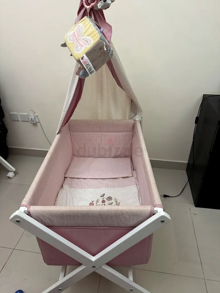 Like New Baby Cot Bed - Perfect for Your Little One!Colour pink