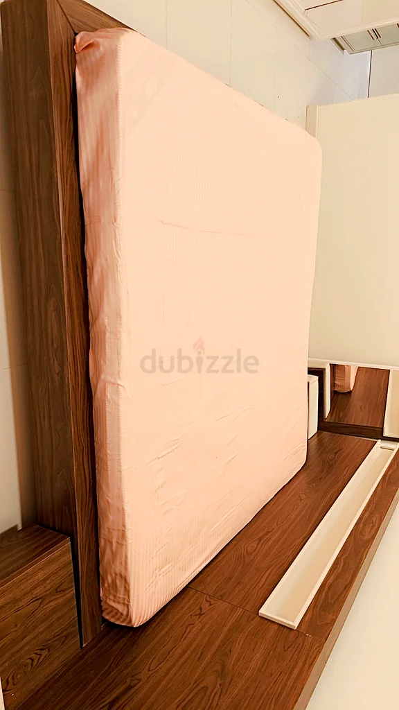 Stylish Modern Bed with Sleek Nightstands63222341739778112
