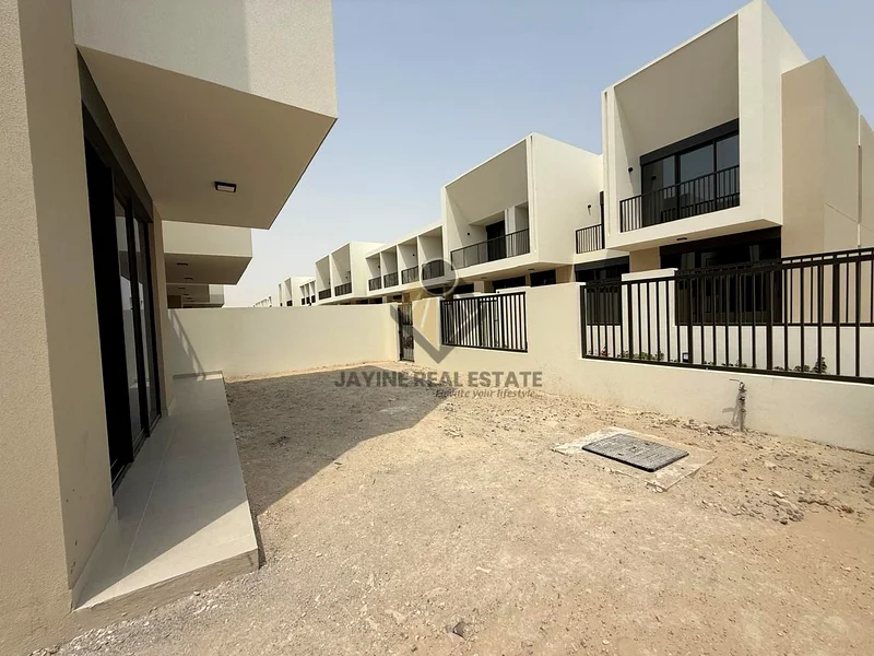 تاون هاوس فاخر | إطلالات على الحزام الأخضر | فرصة عائد إيجاري مرتفع63174316330626111