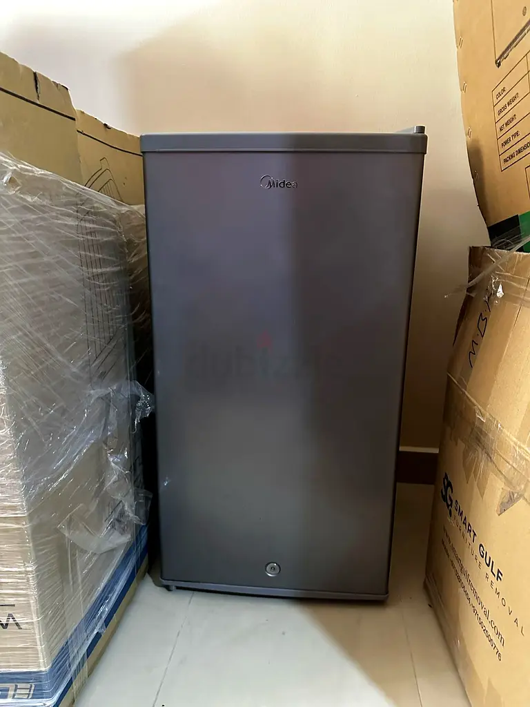 Midea Mini Fridge - Clean  New Condition, Lightly used