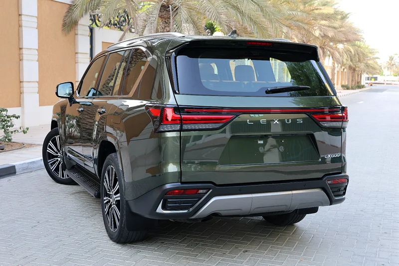 LEXUS LX600 SIGNATURE 3.5L - GCC SPECS - ACCIDENT FREE - UNDER WARRANTY / SERVICE FROM AL FUTTAIM -63225702320257114
