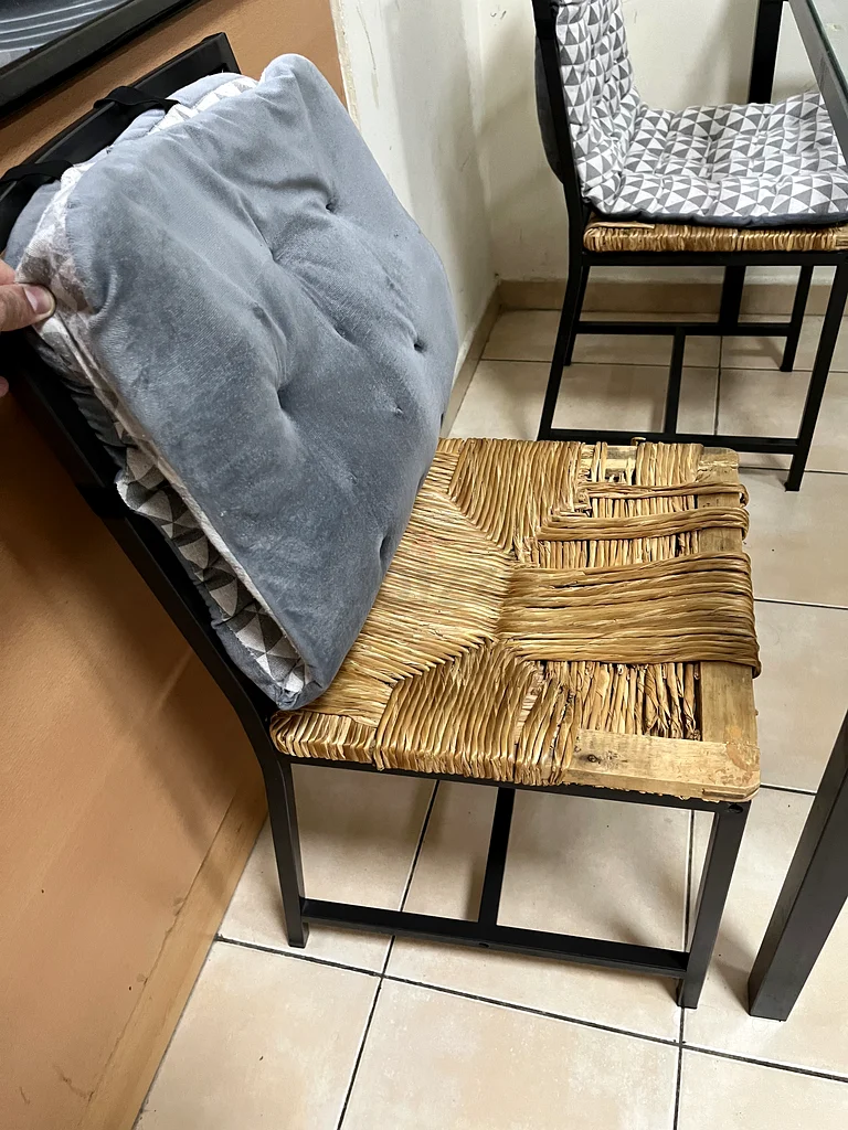طاولة طعام إيكيا مع مجموعة من 4 كراسي63179862419971113