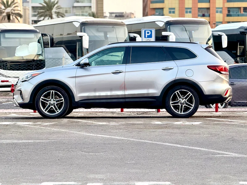 خيارات كاملة، منظر بانورامي كامل، كاميرا 360 درجة، بدون حوادث. مقاعد لـ7 أشخاص.63406901258115112
