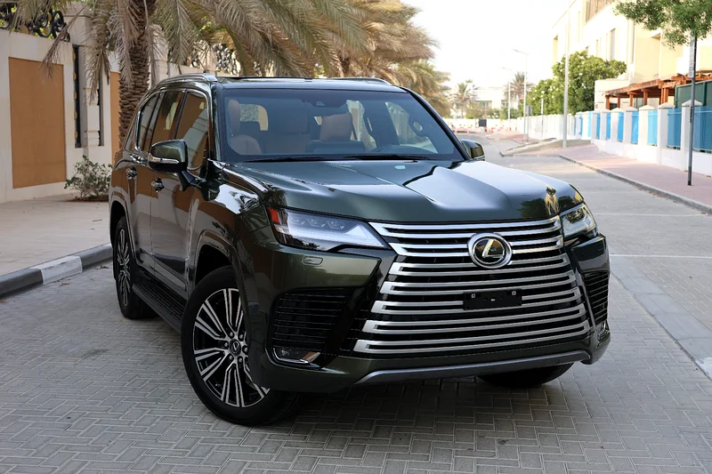 LEXUS LX600 SIGNATURE 3.5L - GCC SPECS - ACCIDENT FREE - UNDER WARRANTY / SERVICE FROM AL FUTTAIM -63225702320257111