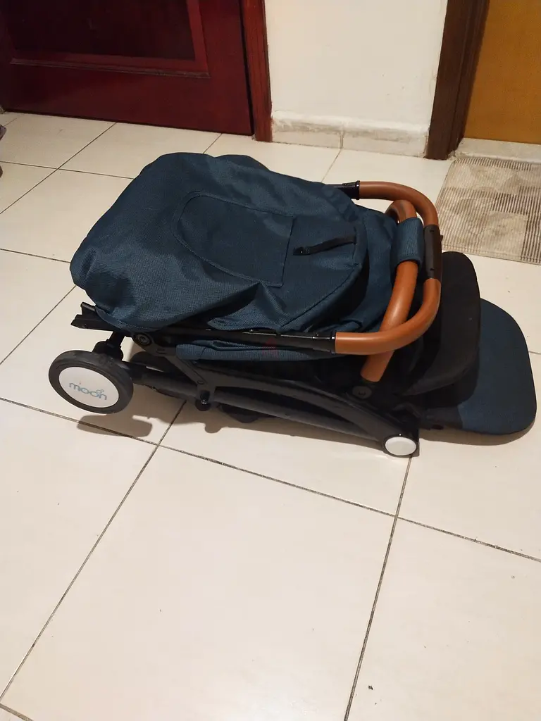 Compact and Stylish Baby Stroller for On-the-Go Parents