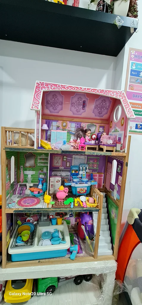 Charming Dollhouse Playset Complete with Accessories!63204288951939111