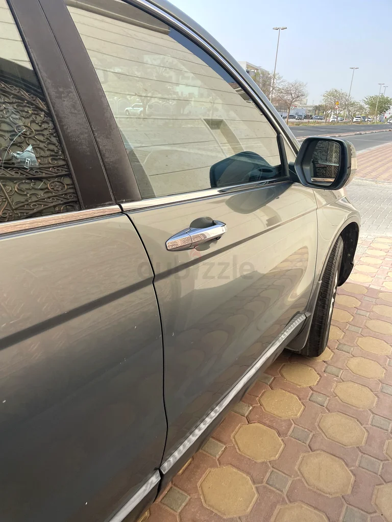 سيارتك على بعد خطوة منك63398541230083113