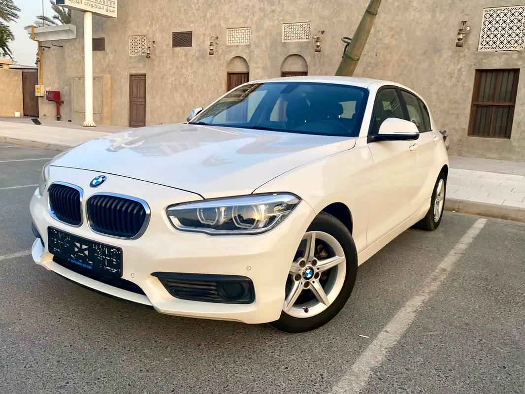 BMW 1-Series 2019 — photo 1 of 19