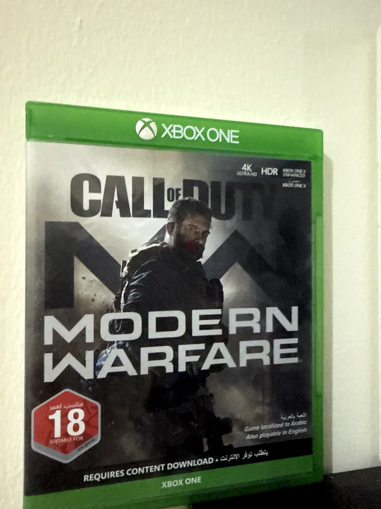 Xbox One S with 1 Controller Clean barely used, with call of duty Modern Warfare. (PRICE NEGOTIABLE)63205893620098112