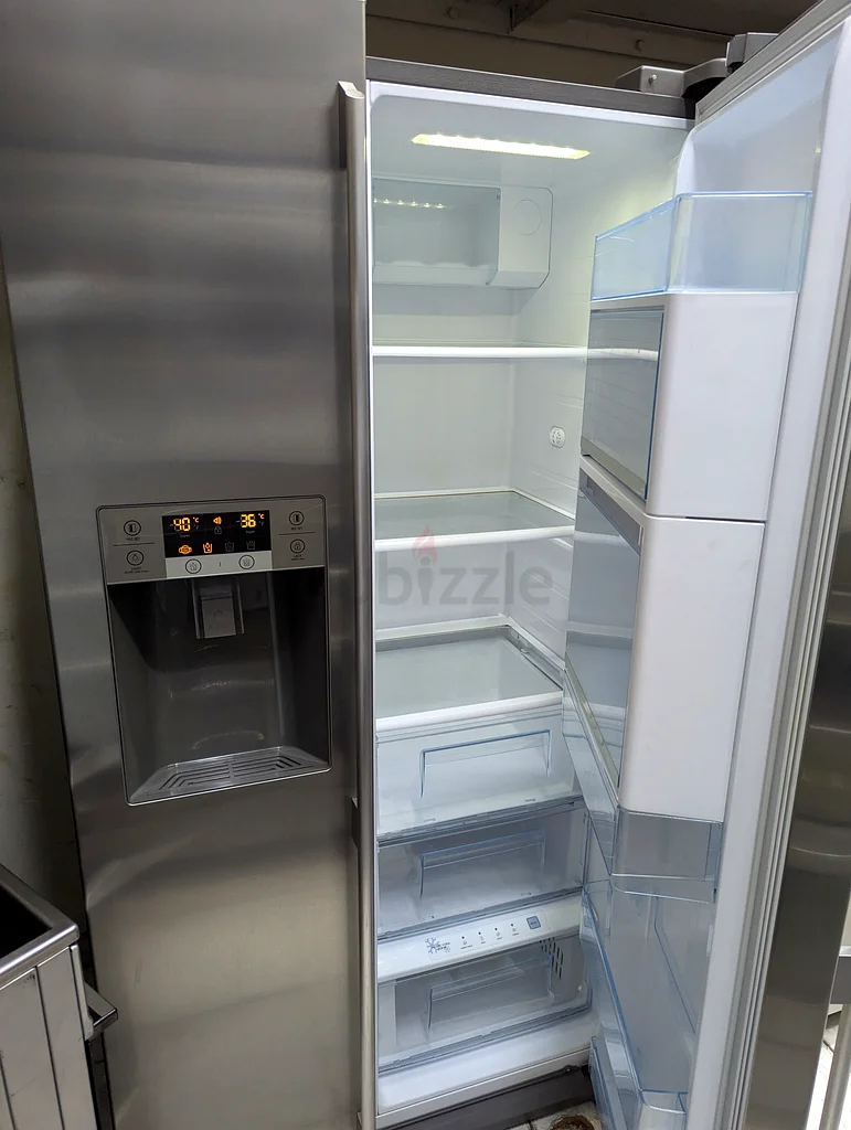 Lg Fridge Freezer side by side with ice maker63200166884099113