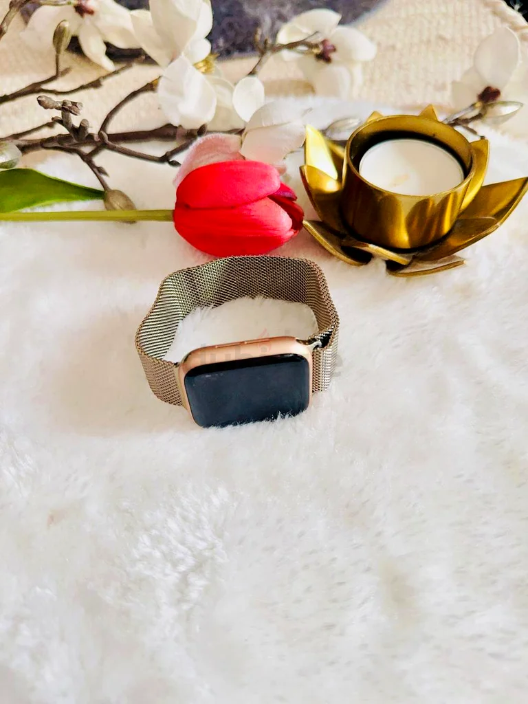 Apple watch with Golden Mesh Band63197143386115111