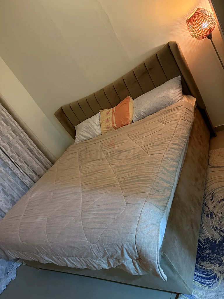 Elegant and Bed supersize 200*200 with storage and new mattress63185234780929110