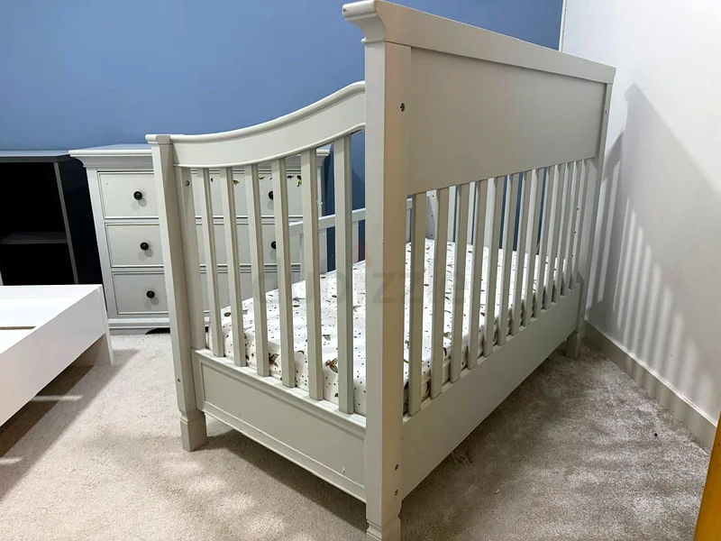 Stylish Grey Crib for Sale - Perfect for Your Little One!63206391757443112