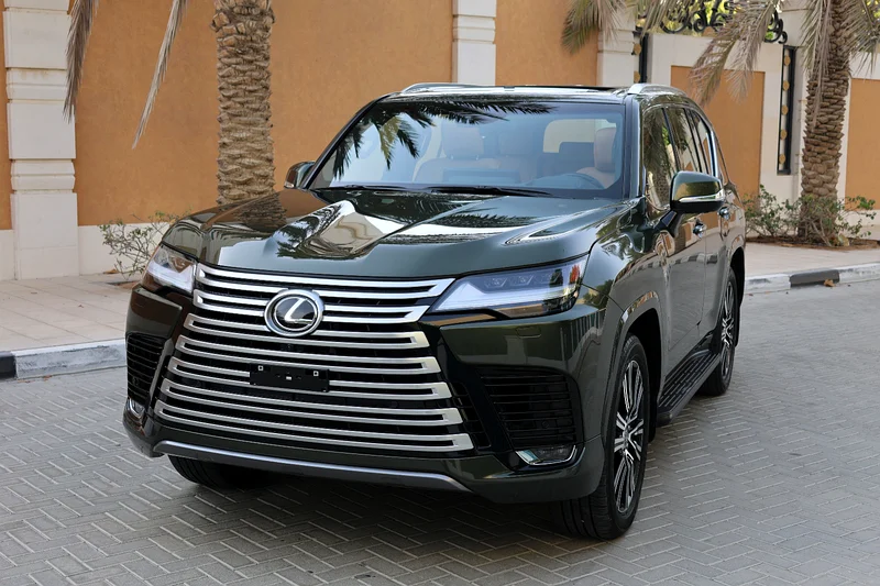LEXUS LX600 SIGNATURE 3.5L - GCC SPECS - ACCIDENT FREE - UNDER WARRANTY / SERVICE FROM AL FUTTAIM -63225702320257112