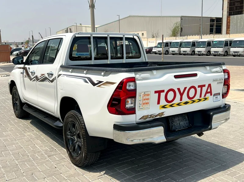 Toyota Hilux pickup GCC Full AUTOMATIC model 202463401313953923113