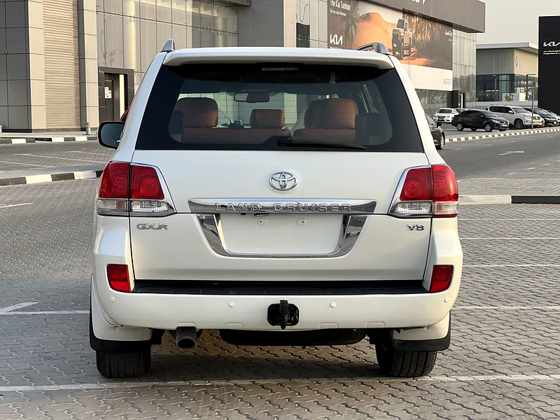 تويوتا لاندكروزر GXR V8 60 عام بحالة ممتازة جدا جدا63399948665219114